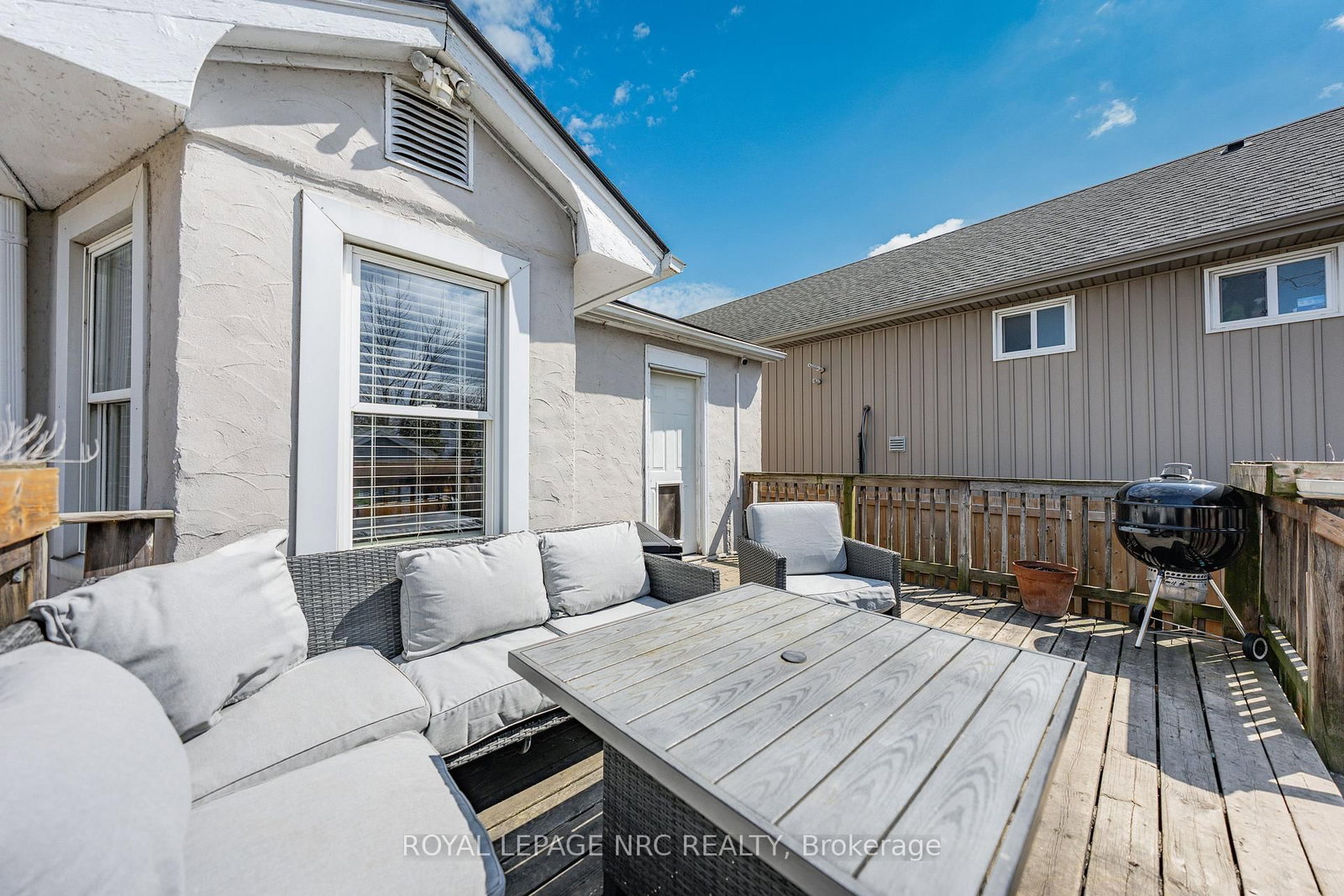 Detached House for sale at 23 Pinecrest Avenue, St. Catharines, Ontario, L2T 1C6 - Burleigh Hill - MLS: X12969216