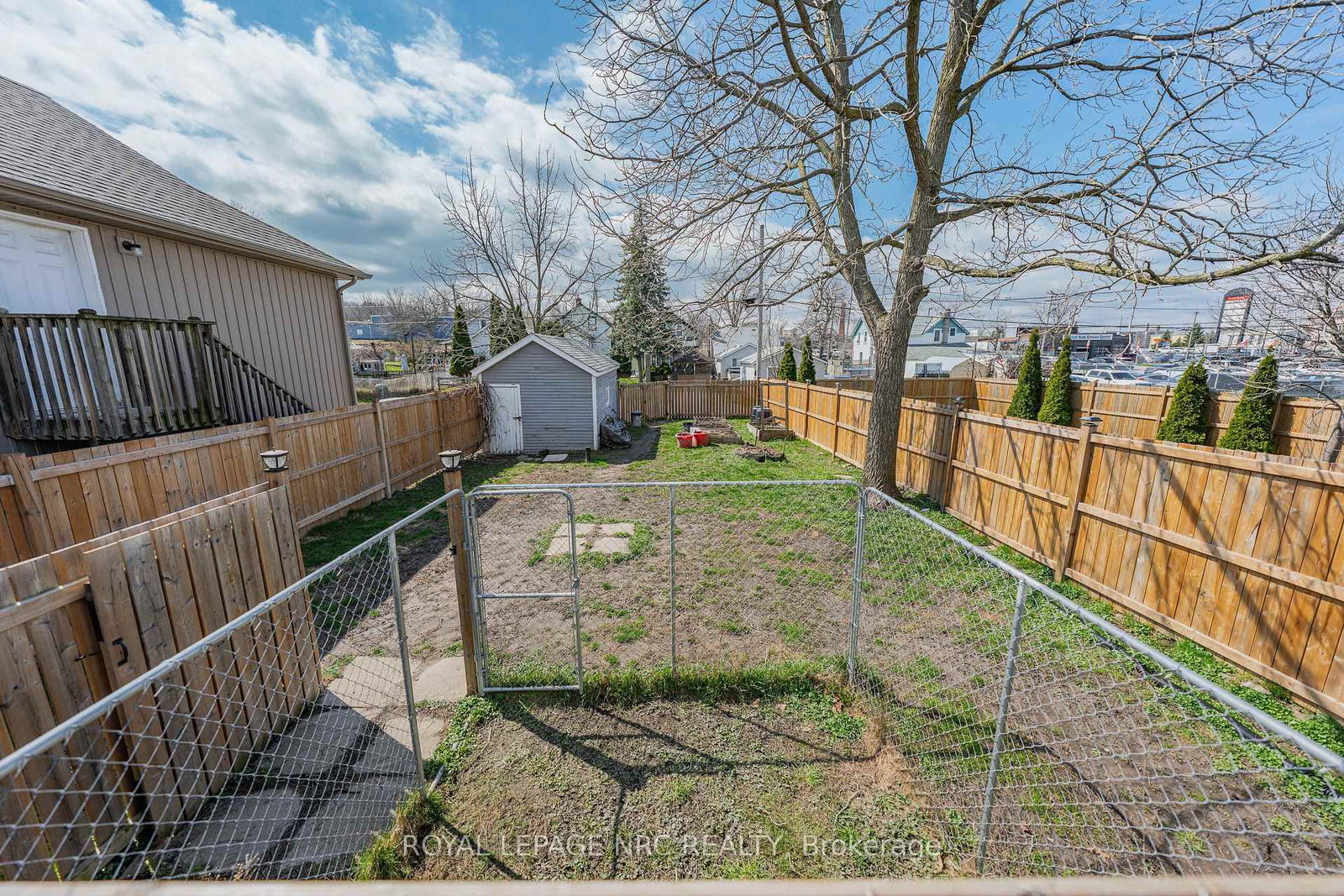 Detached House for sale at 23 Pinecrest Avenue, St. Catharines, Ontario, L2T 1C6 - Burleigh Hill - MLS: X12969216