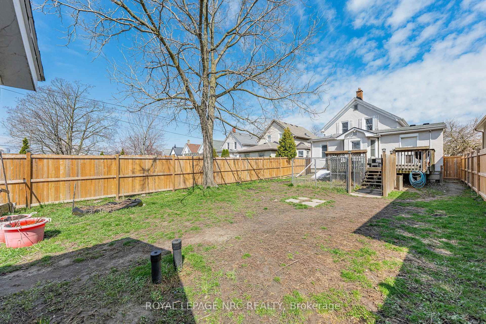 Detached House for sale at 23 Pinecrest Avenue, St. Catharines, Ontario, L2T 1C6 - Burleigh Hill - MLS: X12969216