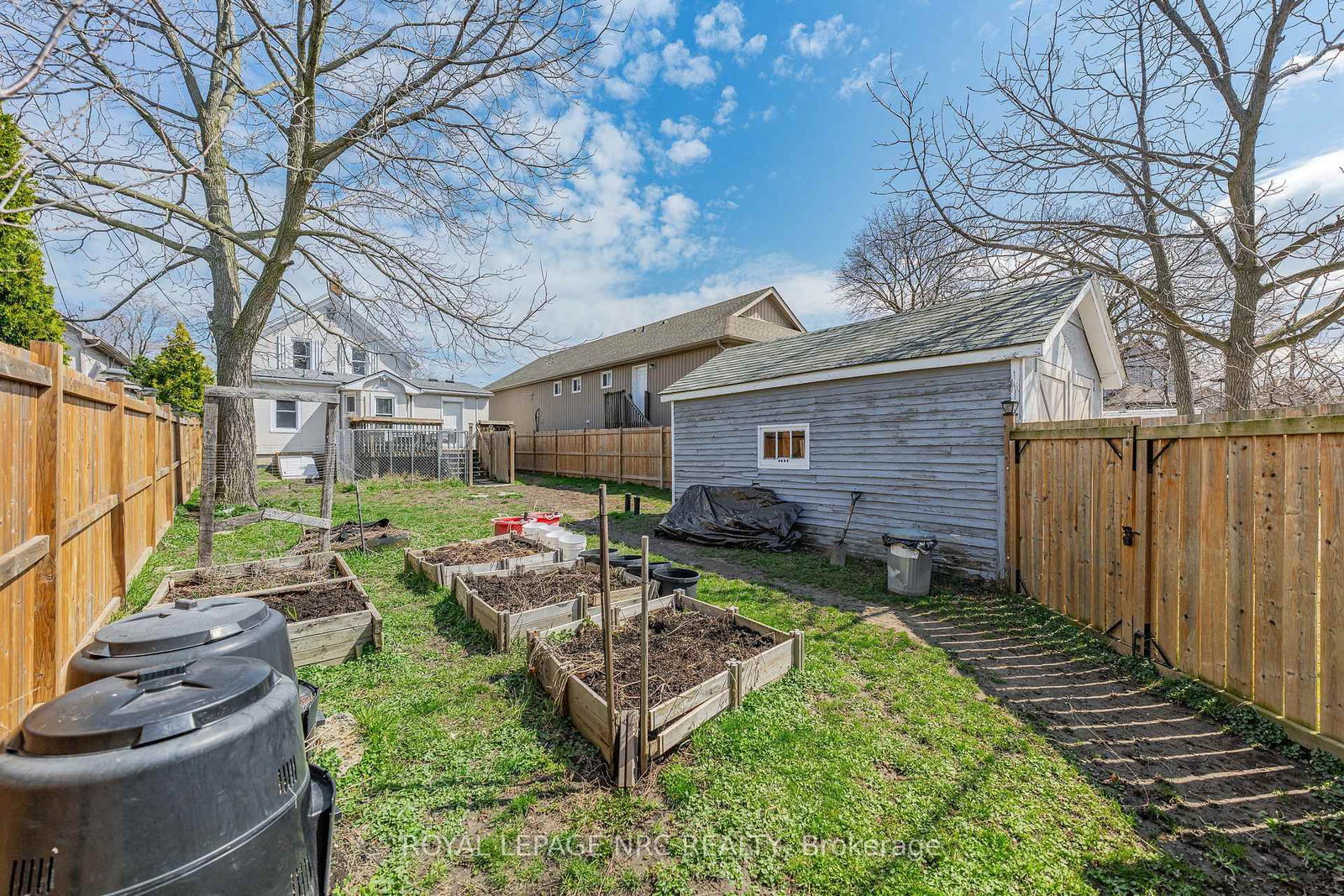 Detached House for sale at 23 Pinecrest Avenue, St. Catharines, Ontario, L2T 1C6 - Burleigh Hill - MLS: X12969216