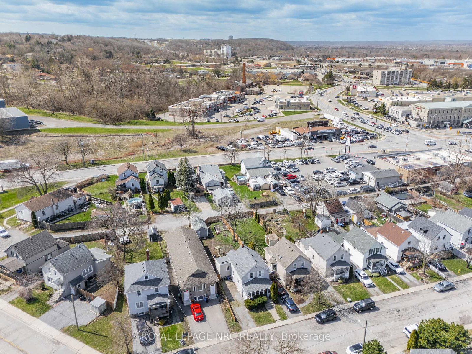 Detached House for sale at 23 Pinecrest Avenue, St. Catharines, Ontario, L2T 1C6 - Burleigh Hill - MLS: X12969216