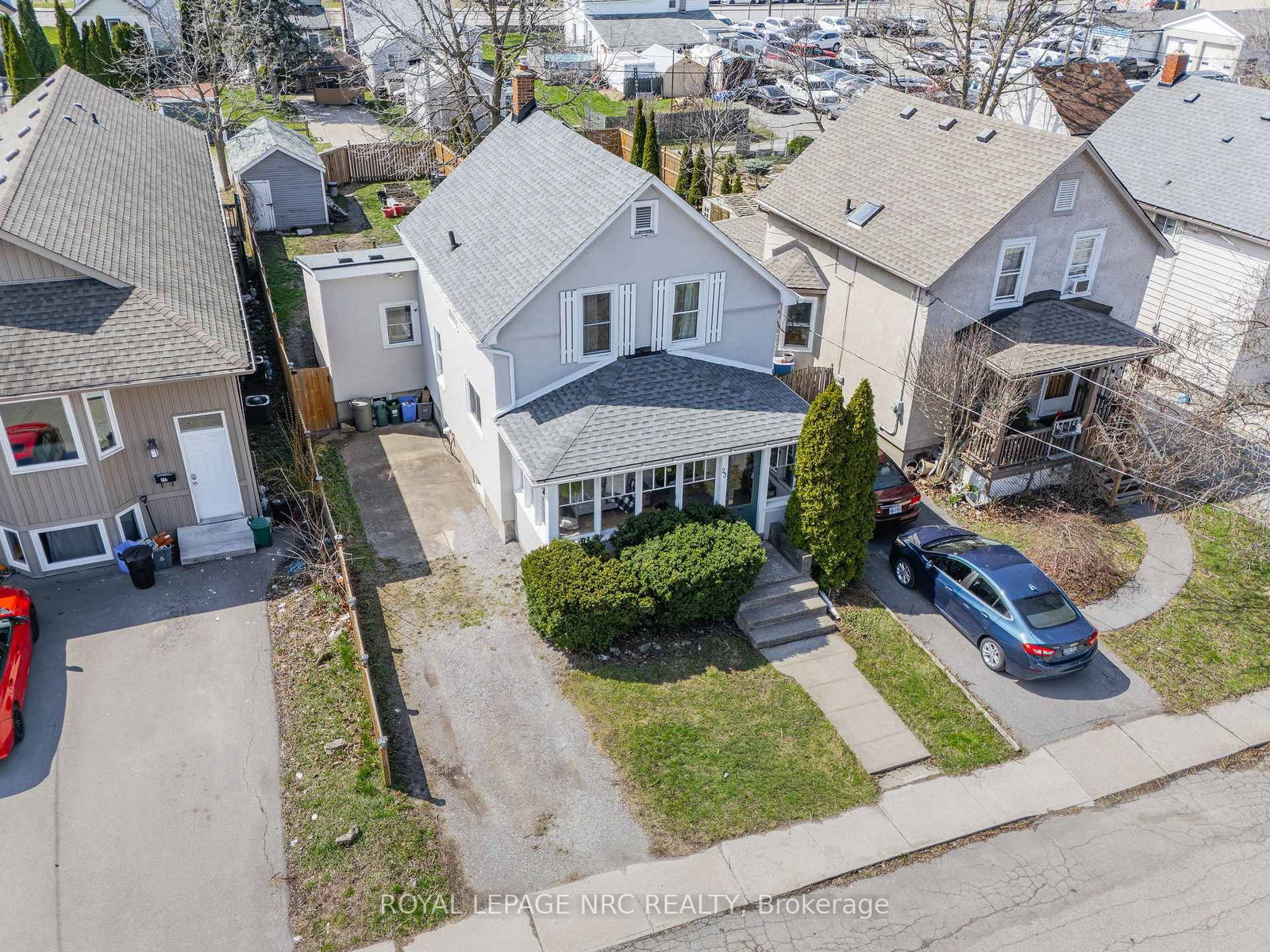 Detached House for sale at 23 Pinecrest Avenue, St. Catharines, Ontario, L2T 1C6 - Burleigh Hill - MLS: X12969216