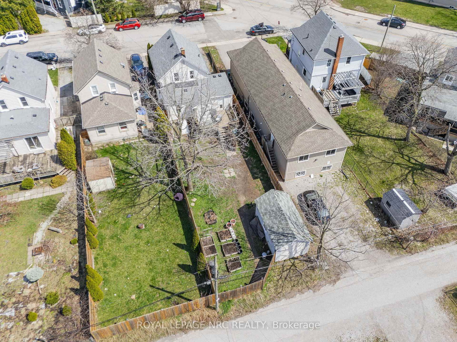 Detached House for sale at 23 Pinecrest Avenue, St. Catharines, Ontario, L2T 1C6 - Burleigh Hill - MLS: X12969216