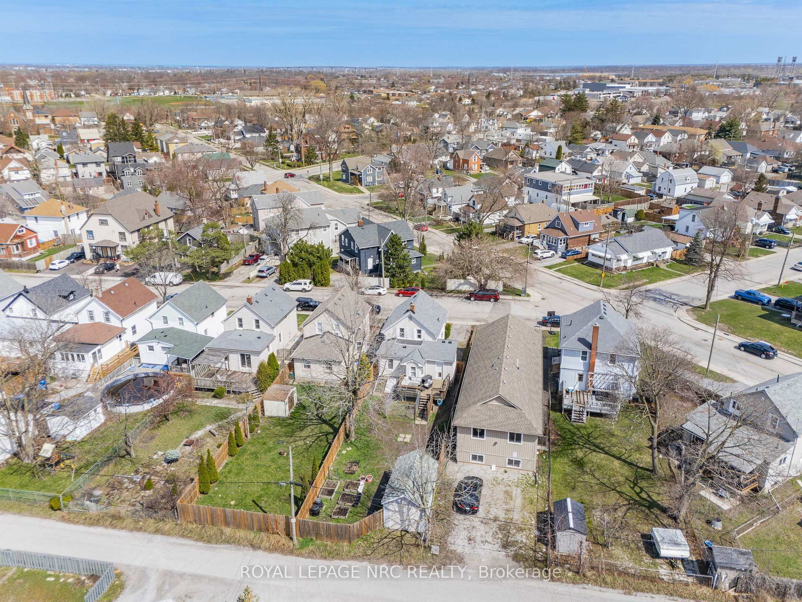 Detached House for sale at 23 Pinecrest Avenue, St. Catharines, Ontario, L2T 1C6 - Burleigh Hill - MLS: X12969216