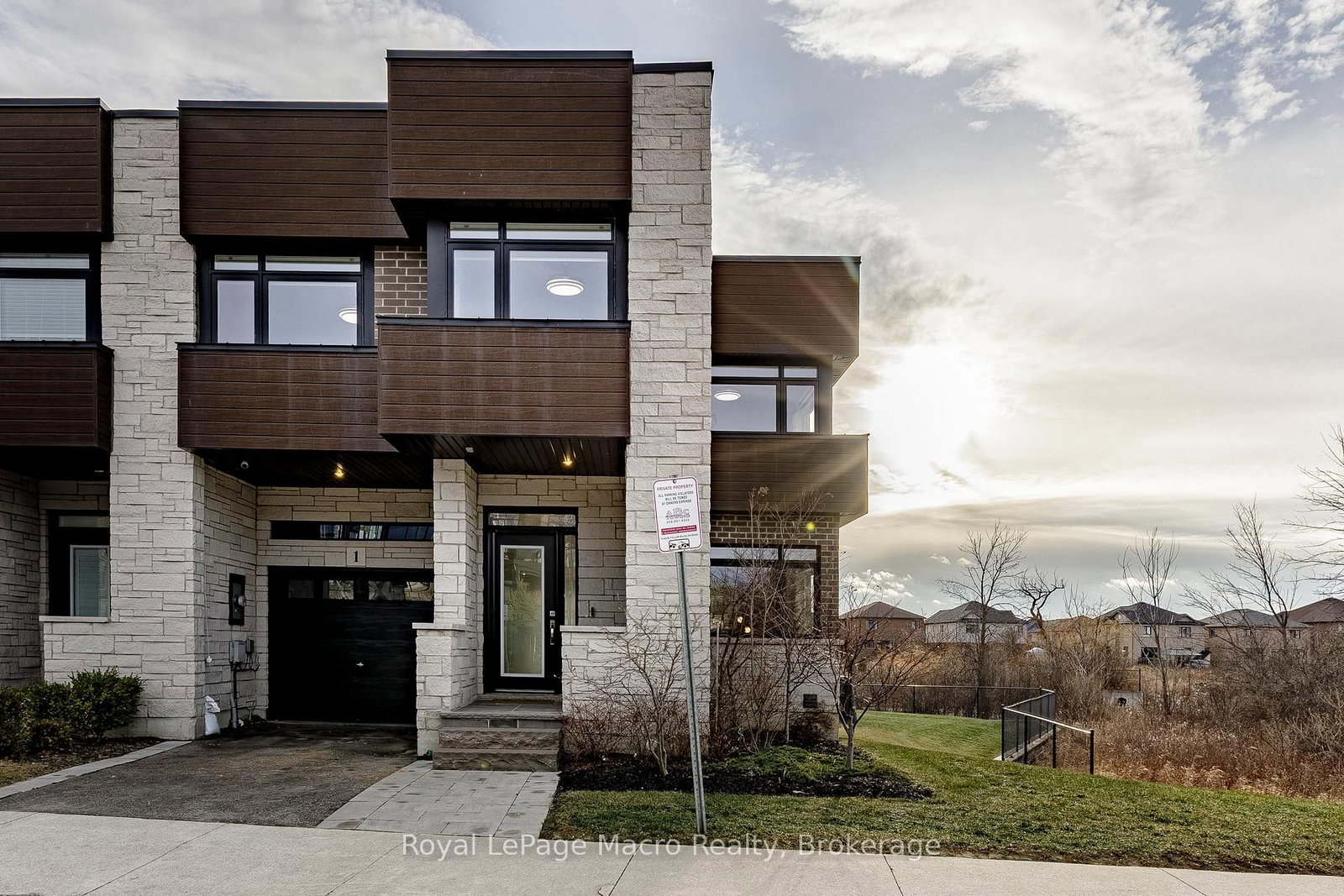 35 Midhurst Heights, Unit 1 - Photo 2