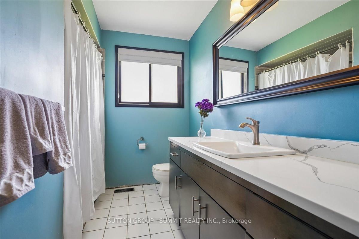 Detached House for sale at 72 Eastbury Drive, Hamilton, Ontario, L8E 2V5 - Stoney Creek - MLS: X12969322