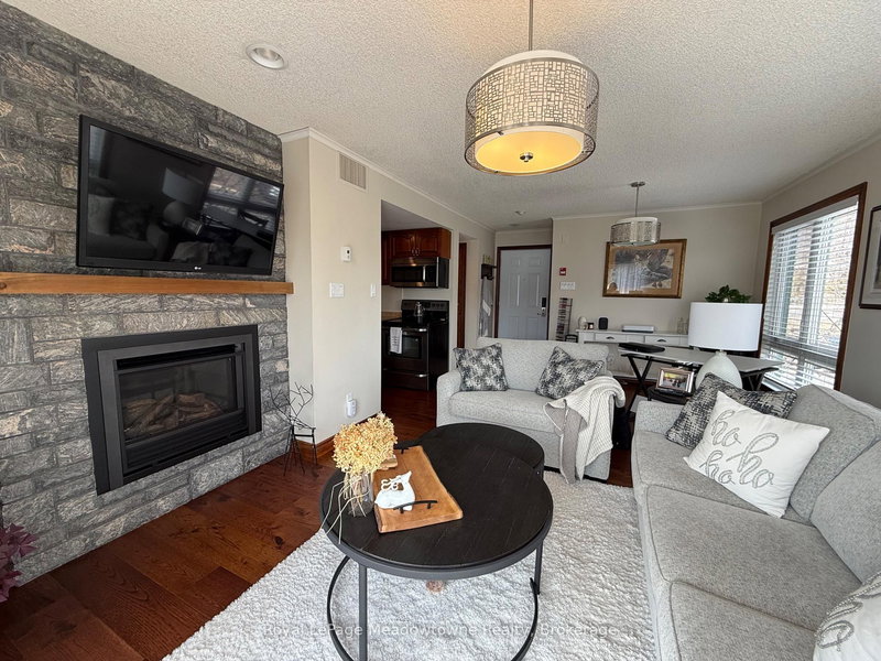 301 - 34 Deerhurst Greens Rd, Huntsville, P1H 1A9 | Image 2