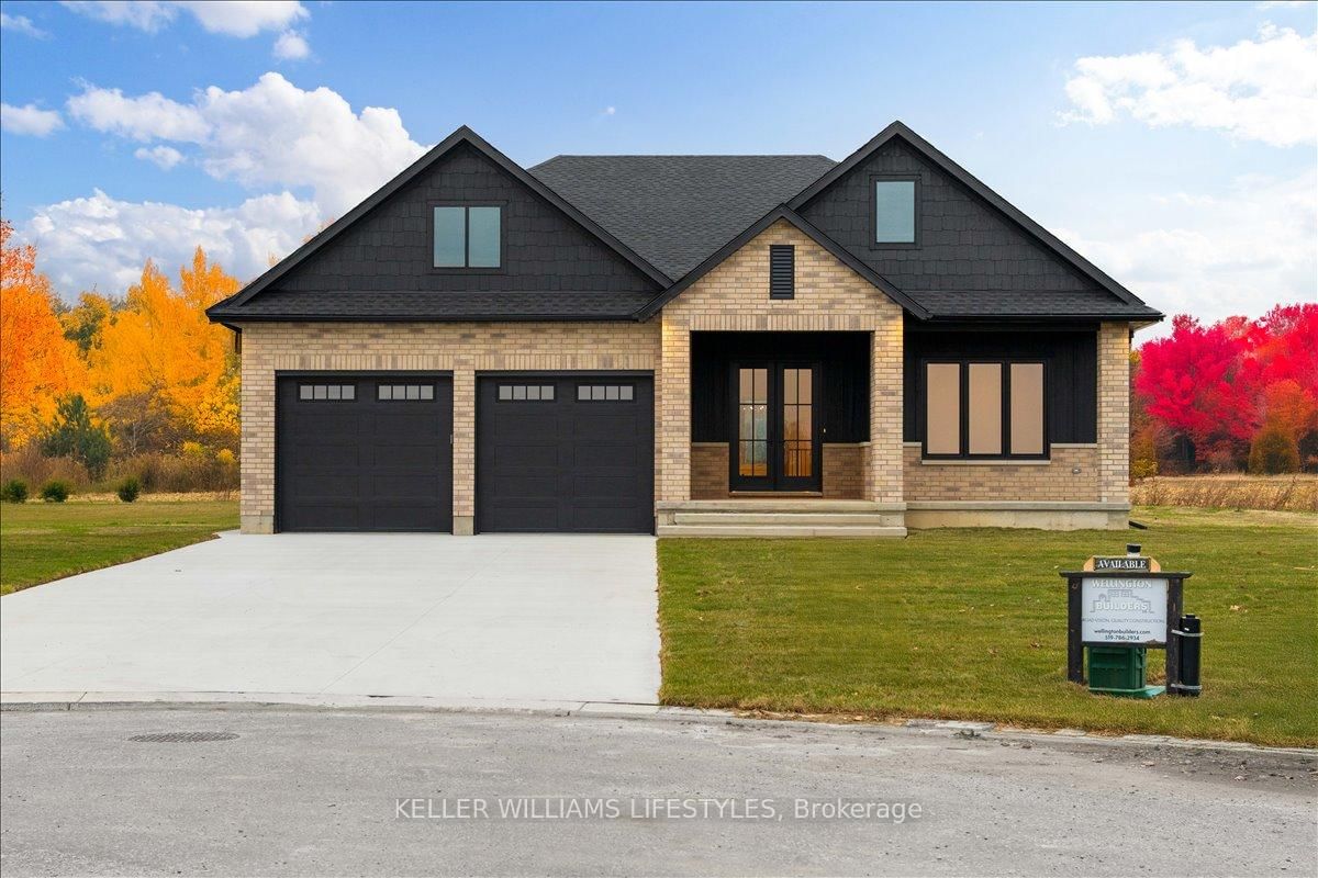 126 FRASER Crescent • Lambton Shores, ON photo 1