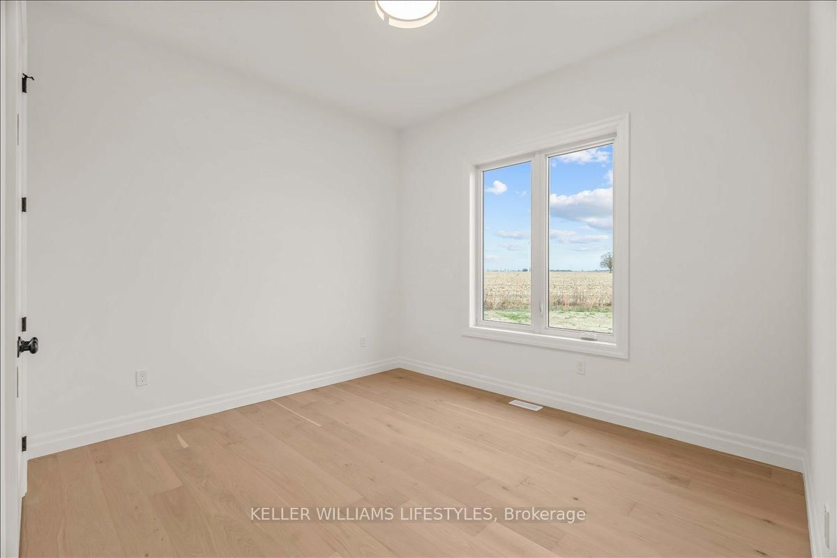 126 FRASER Crescent • Lambton Shores, ON photo 12