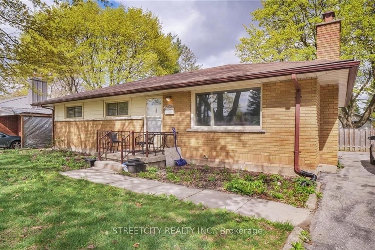 200 Renfro Crescent