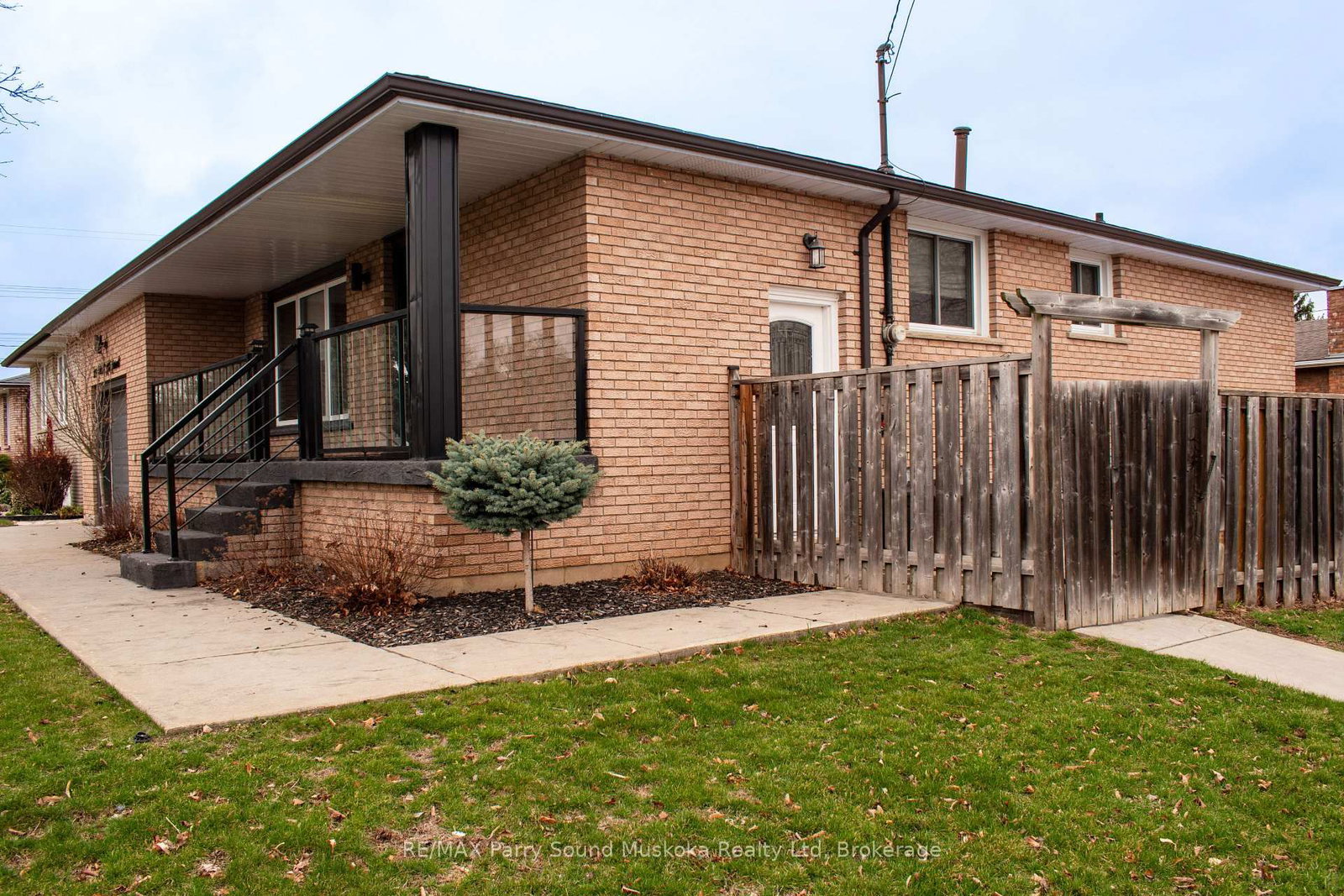 Detached House for sale at 119 Forest Hill Crescent, Hamilton, Ontario, L8K 5V3 - Red Hill - MLS: X12969694