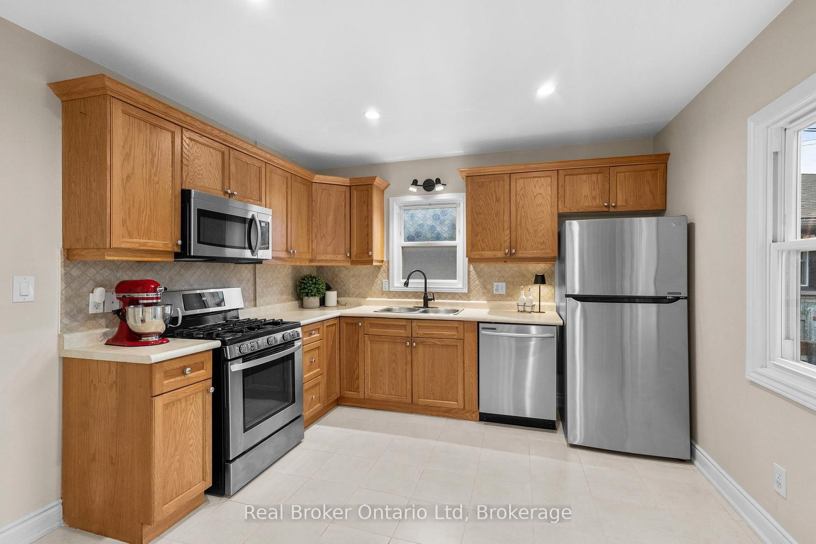 Detached House for sale at 196 Ivon Avenue, Hamilton, Ontario, L8H 5S8 - Normanhurst - MLS: X12969712