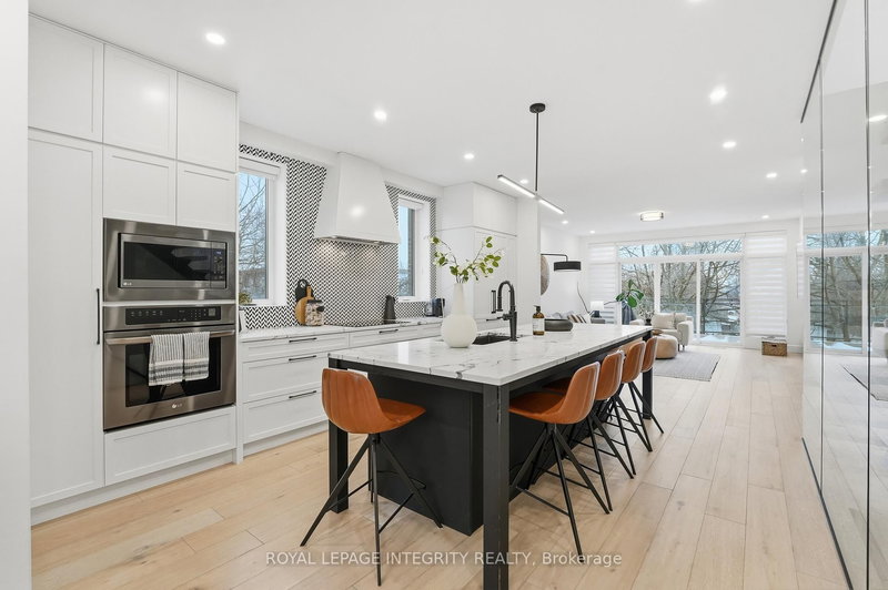 221 Wesley Ave, Ottawa, K1Z 7A2 | Image 2