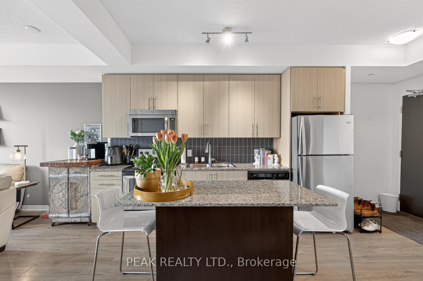 85 Duke Street W, Unit 1006