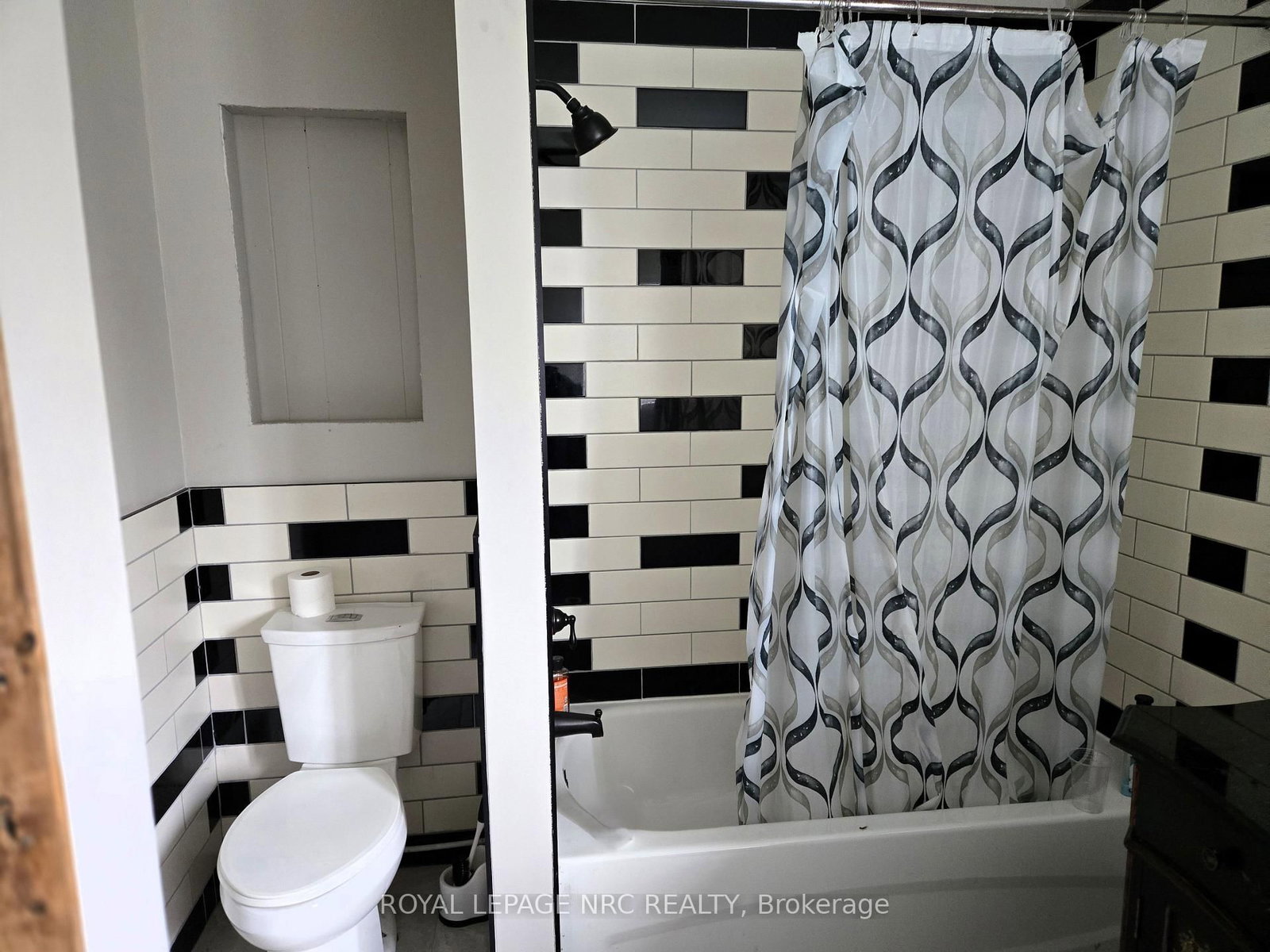 Detached House for sale at 751 Bowen Road, Fort Erie, Ontario, L2A 5M4 - Bowen - MLS: X12969920