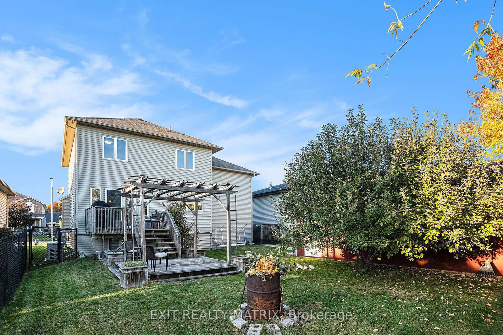 Detached House for sale at 183 Filion Street, Russell, Ontario, K0A 1W0 - Embrun - MLS: X12969990