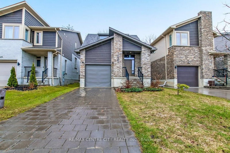 home for sale on 1625 Valhalla Street