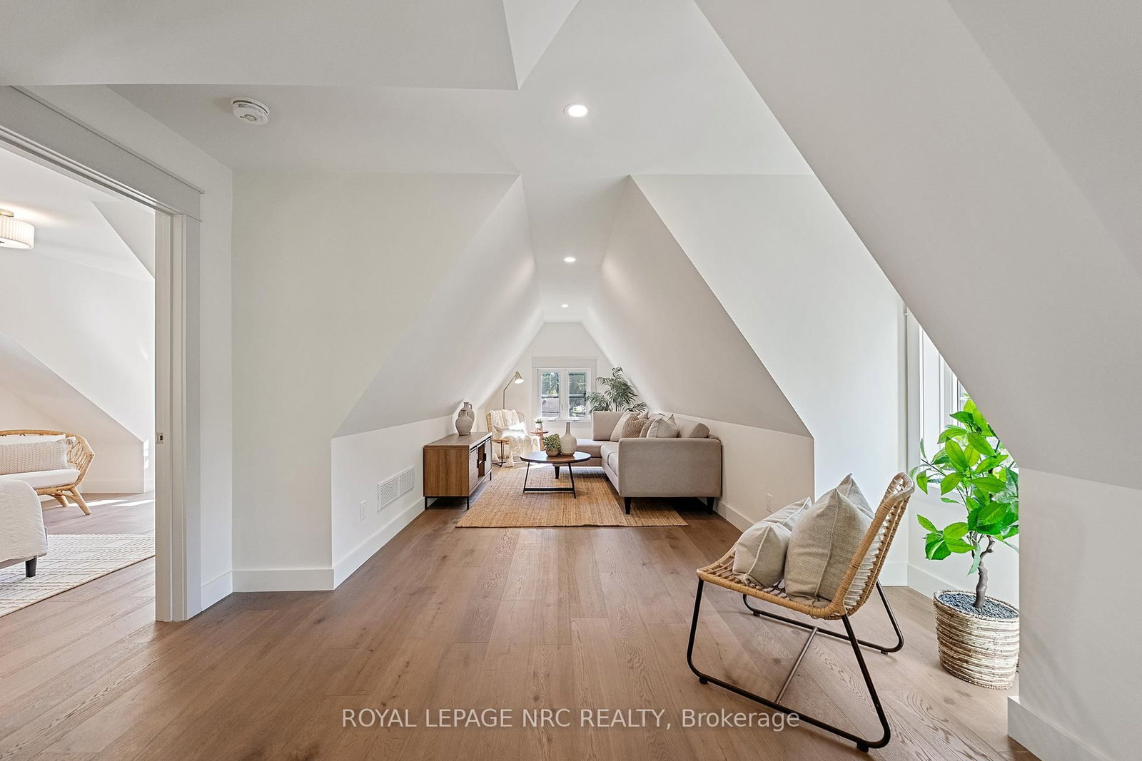 Detached House for sale at 4062 GLENSPRING Road, Fort Erie, Ontario, L0S 1B0 - Crystal Beach - MLS: X12970080