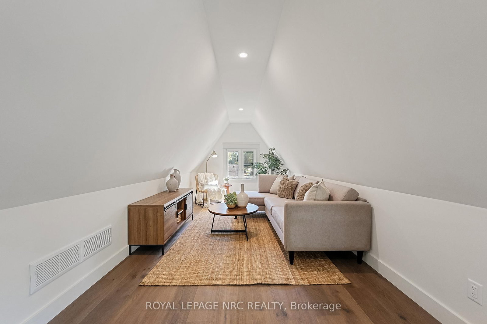 Detached House for sale at 4062 GLENSPRING Road, Fort Erie, Ontario, L0S 1B0 - Crystal Beach - MLS: X12970080