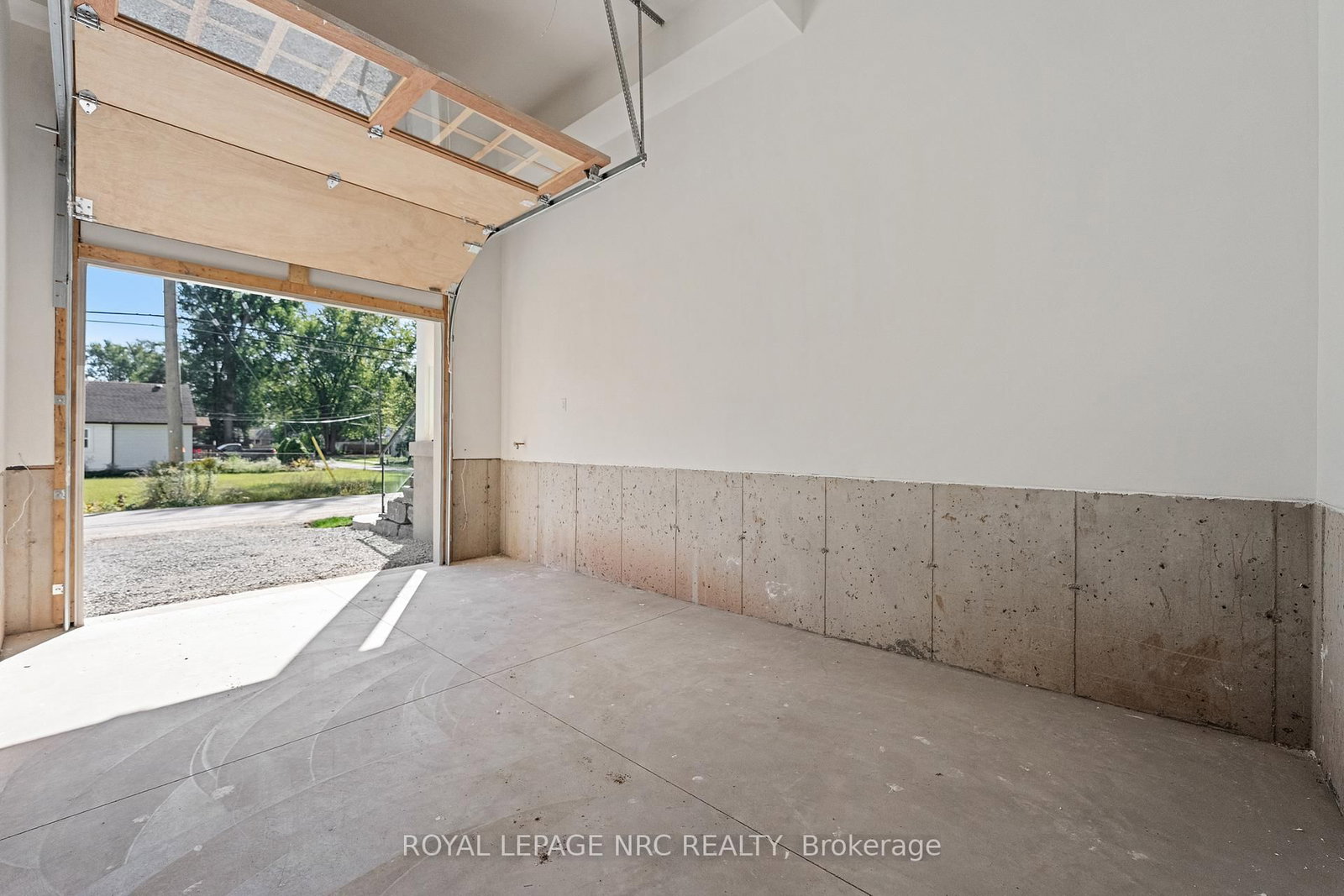 Detached House for sale at 4062 GLENSPRING Road, Fort Erie, Ontario, L0S 1B0 - Crystal Beach - MLS: X12970080