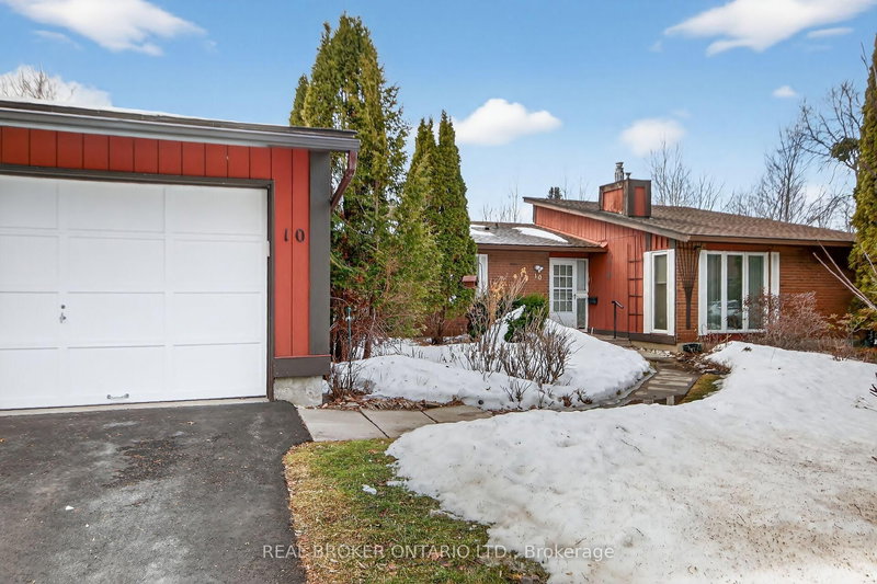 home for sale on 10 Amundsen Crescent