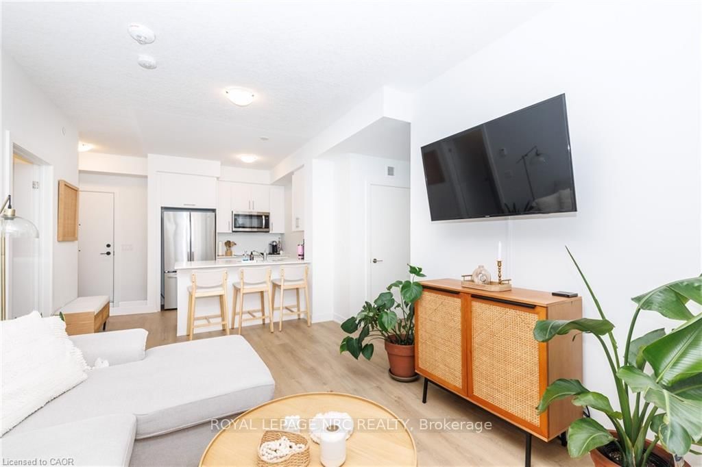 600 North Service Road, Unit 501