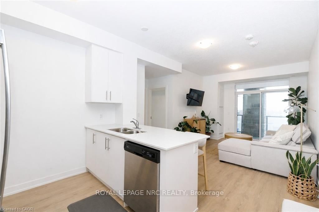 600 North Service Road, Unit 501 - Photo 6