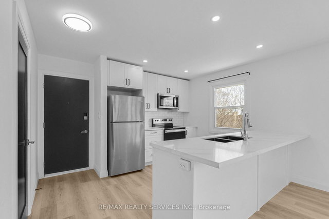 7 - 51 Dundas Street E