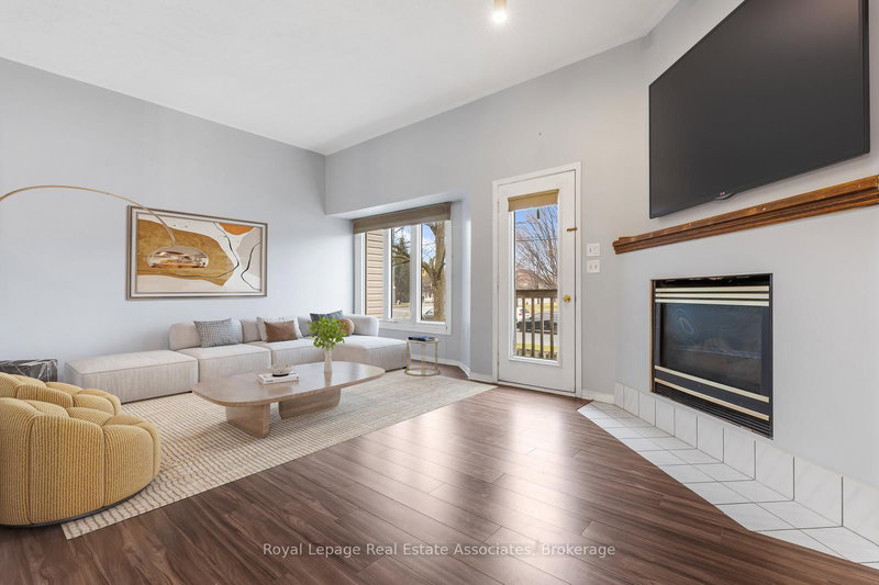 67 - 72 Stone Church Rd W, Hamilton, L9B 2H8 | Image 2