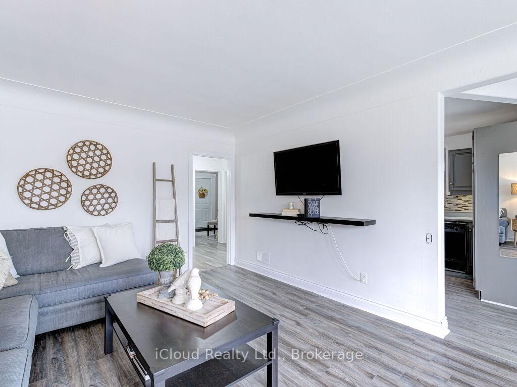 Detached House for sale at 458 Upper Wellington Street, Hamilton, Ontario, L9A 3P4 - Centremount - MLS: X12970588