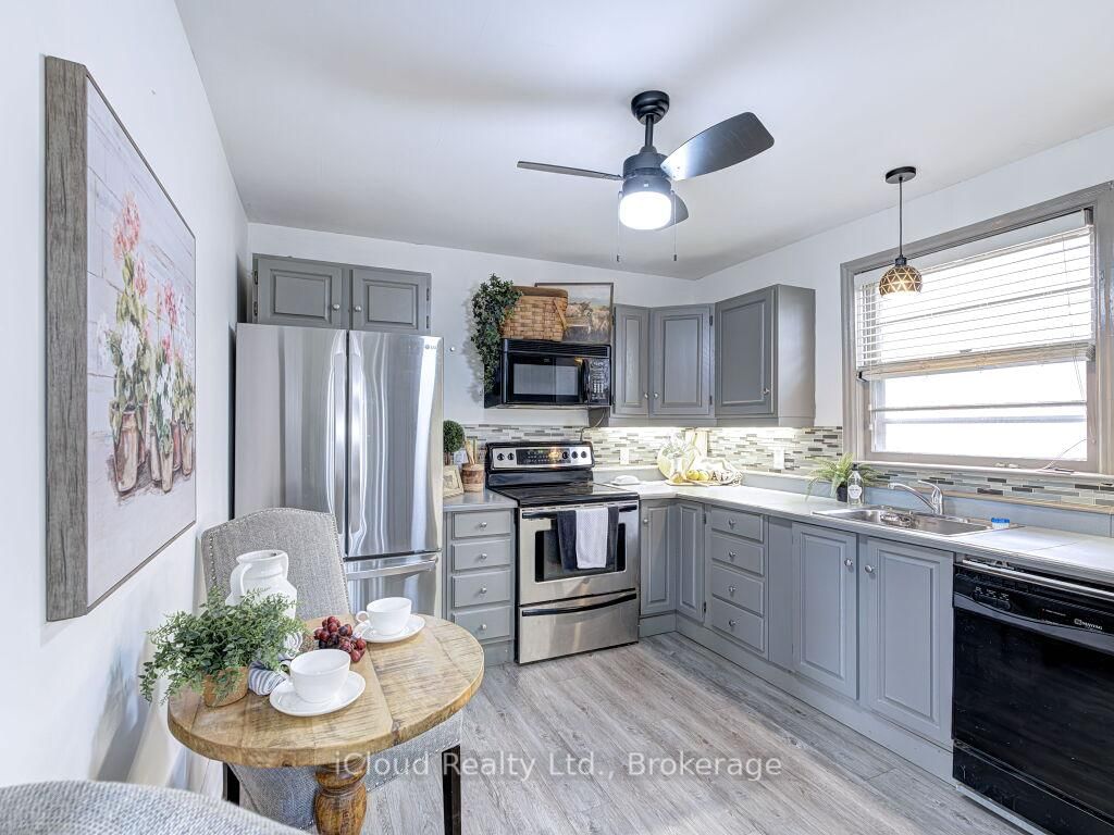 Detached House for sale at 458 Upper Wellington Street, Hamilton, Ontario, L9A 3P4 - Centremount - MLS: X12970588