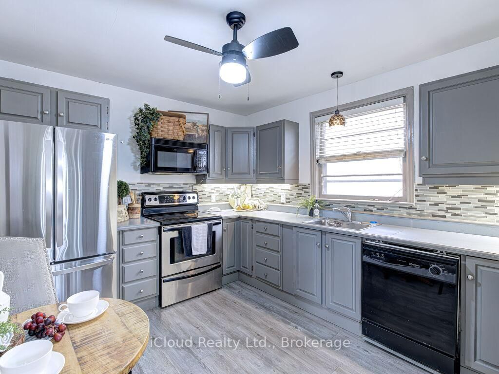 Detached House for sale at 458 Upper Wellington Street, Hamilton, Ontario, L9A 3P4 - Centremount - MLS: X12970588