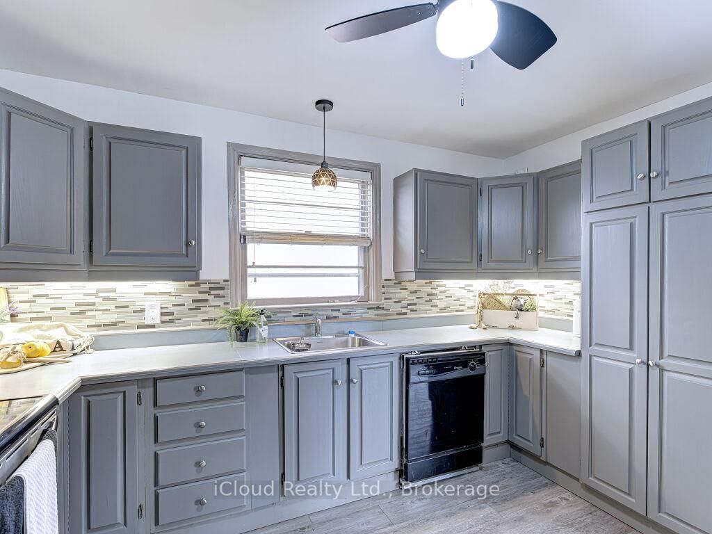 Detached House for sale at 458 Upper Wellington Street, Hamilton, Ontario, L9A 3P4 - Centremount - MLS: X12970588