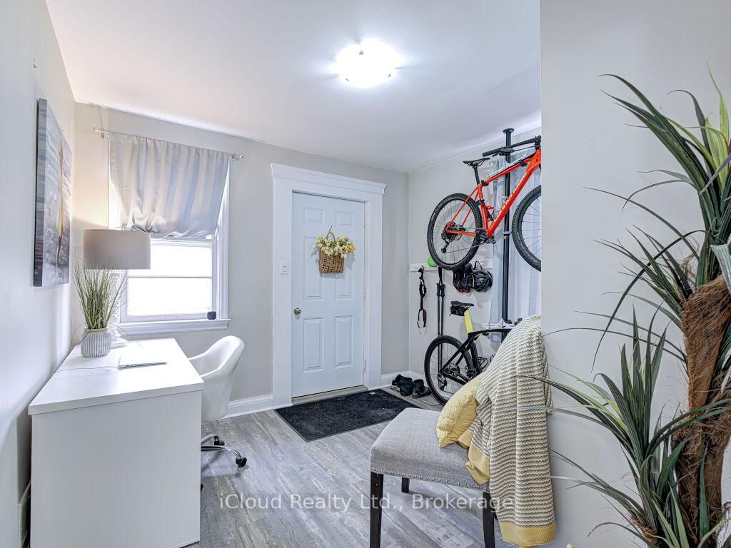 Detached House for sale at 458 Upper Wellington Street, Hamilton, Ontario, L9A 3P4 - Centremount - MLS: X12970588