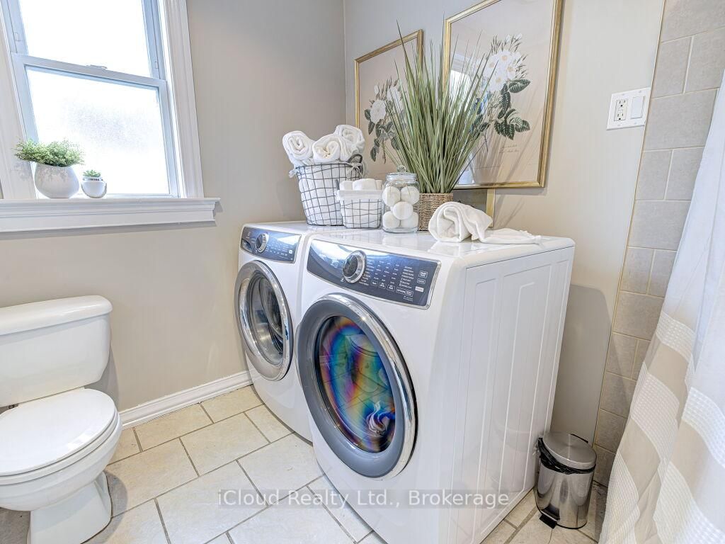 Detached House for sale at 458 Upper Wellington Street, Hamilton, Ontario, L9A 3P4 - Centremount - MLS: X12970588