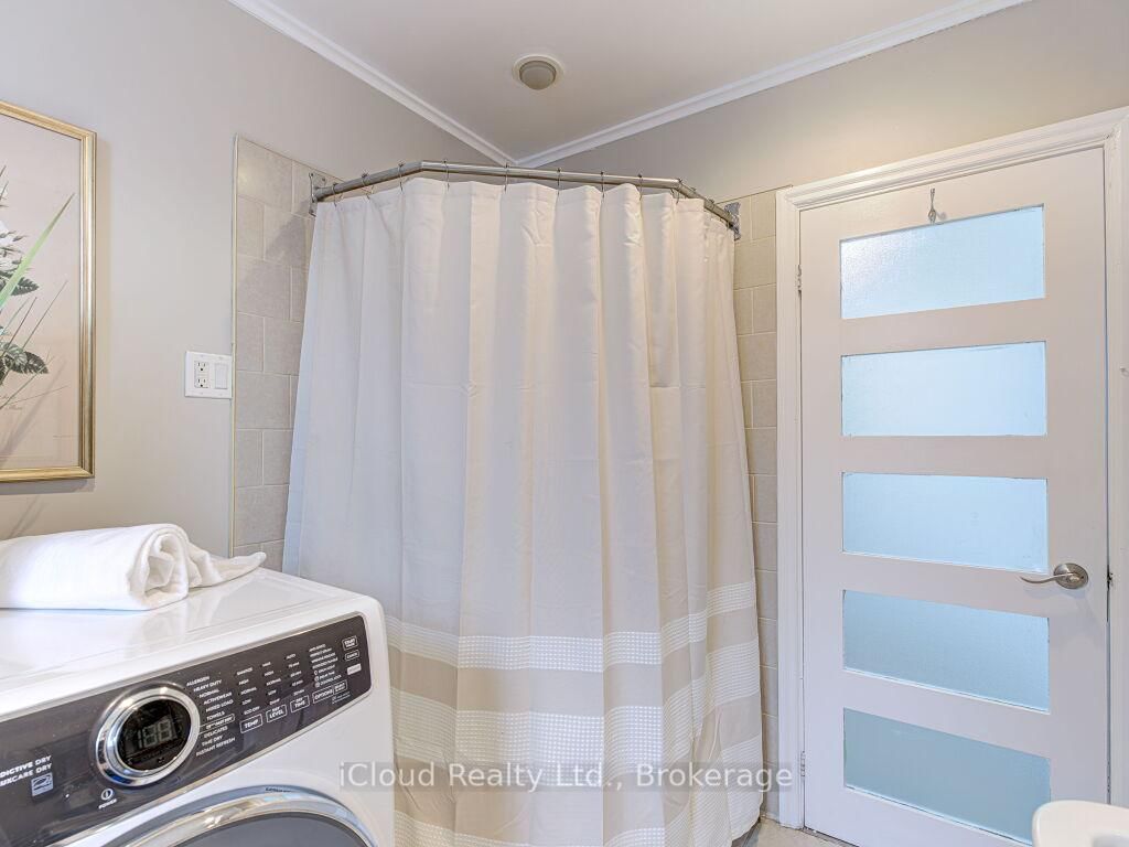 Detached House for sale at 458 Upper Wellington Street, Hamilton, Ontario, L9A 3P4 - Centremount - MLS: X12970588