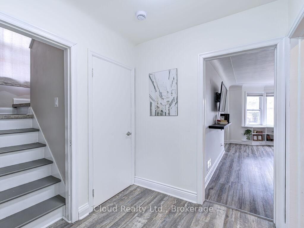 Detached House for sale at 458 Upper Wellington Street, Hamilton, Ontario, L9A 3P4 - Centremount - MLS: X12970588