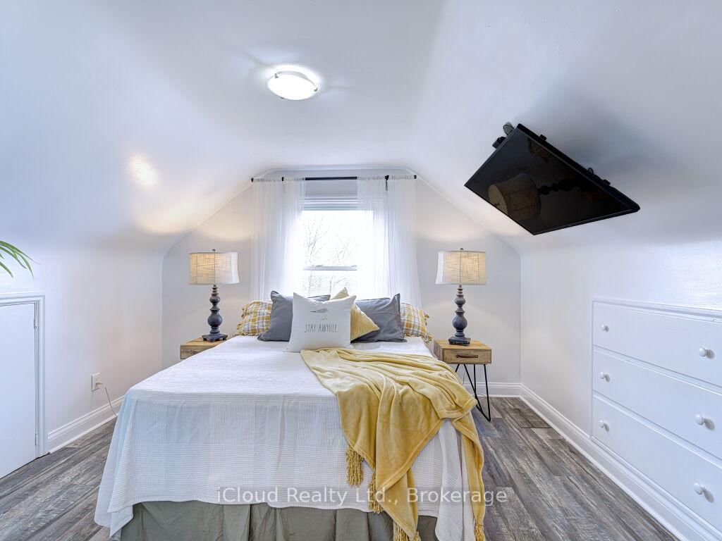 Detached House for sale at 458 Upper Wellington Street, Hamilton, Ontario, L9A 3P4 - Centremount - MLS: X12970588