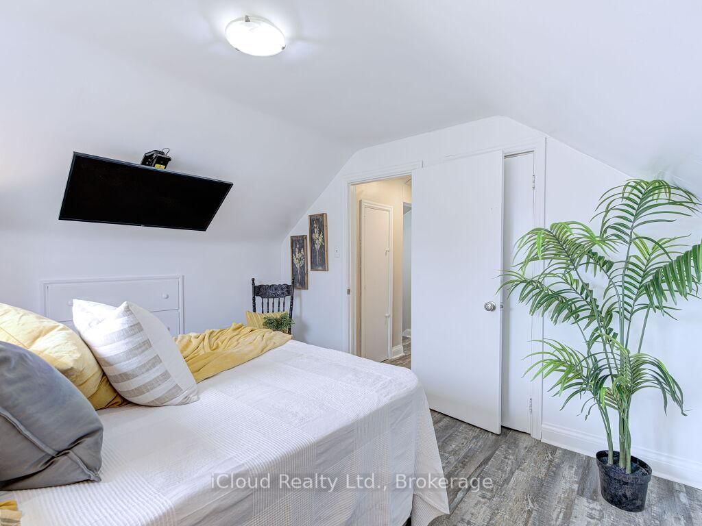 Detached House for sale at 458 Upper Wellington Street, Hamilton, Ontario, L9A 3P4 - Centremount - MLS: X12970588