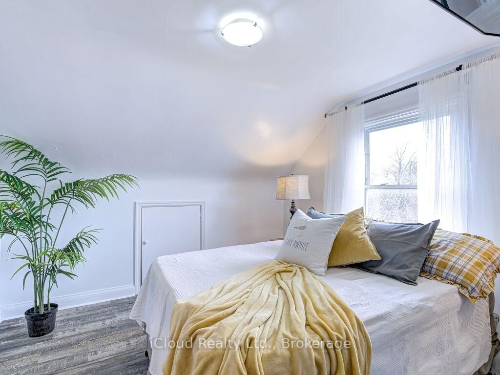 Detached House for sale at 458 Upper Wellington Street, Hamilton, Ontario, L9A 3P4 - Centremount - MLS: X12970588