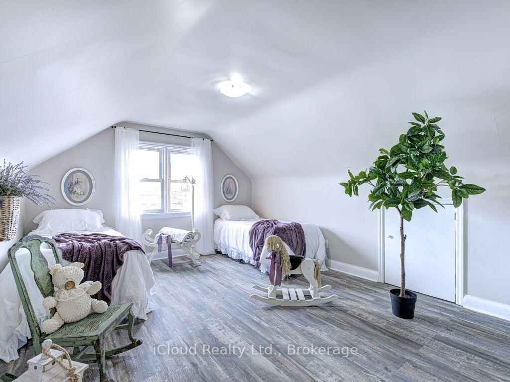 Detached House for sale at 458 Upper Wellington Street, Hamilton, Ontario, L9A 3P4 - Centremount - MLS: X12970588