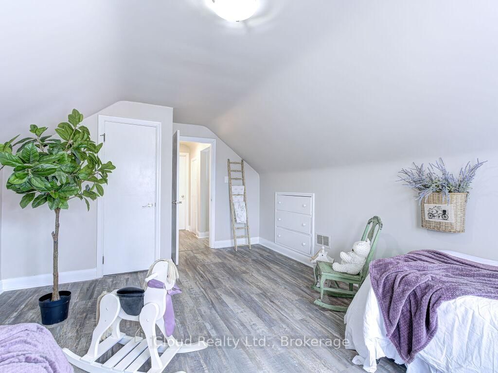 Detached House for sale at 458 Upper Wellington Street, Hamilton, Ontario, L9A 3P4 - Centremount - MLS: X12970588