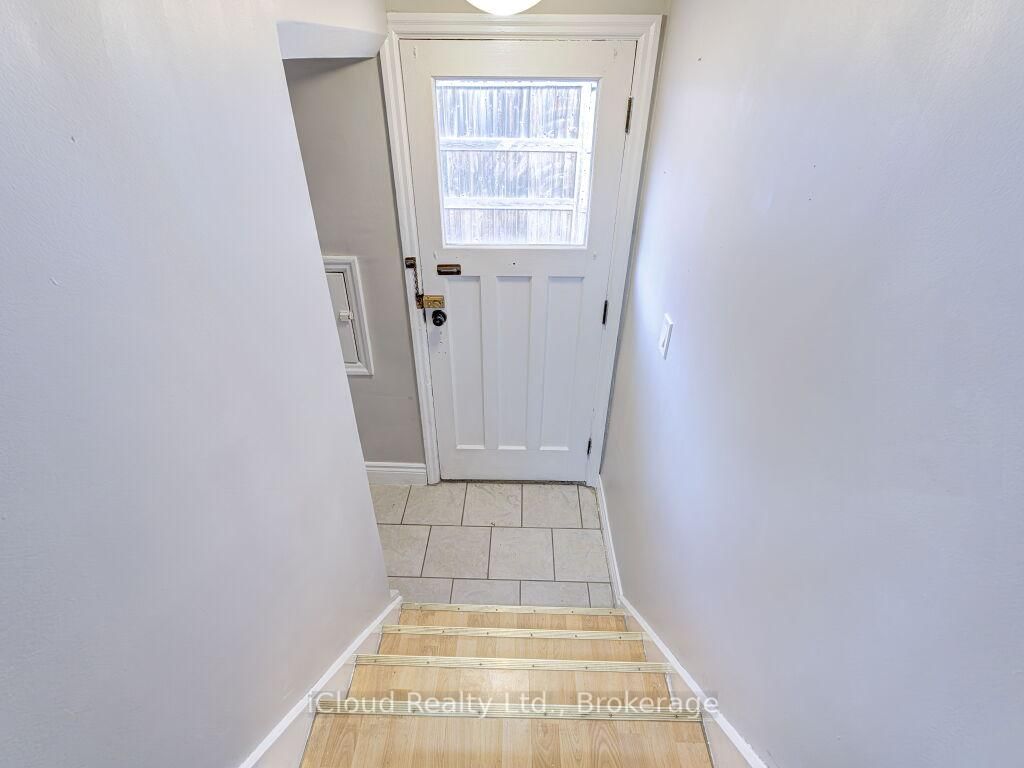 Detached House for sale at 458 Upper Wellington Street, Hamilton, Ontario, L9A 3P4 - Centremount - MLS: X12970588