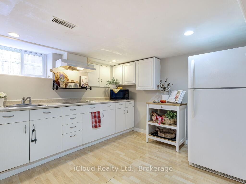 Detached House for sale at 458 Upper Wellington Street, Hamilton, Ontario, L9A 3P4 - Centremount - MLS: X12970588