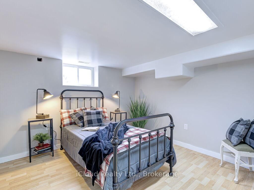 Detached House for sale at 458 Upper Wellington Street, Hamilton, Ontario, L9A 3P4 - Centremount - MLS: X12970588