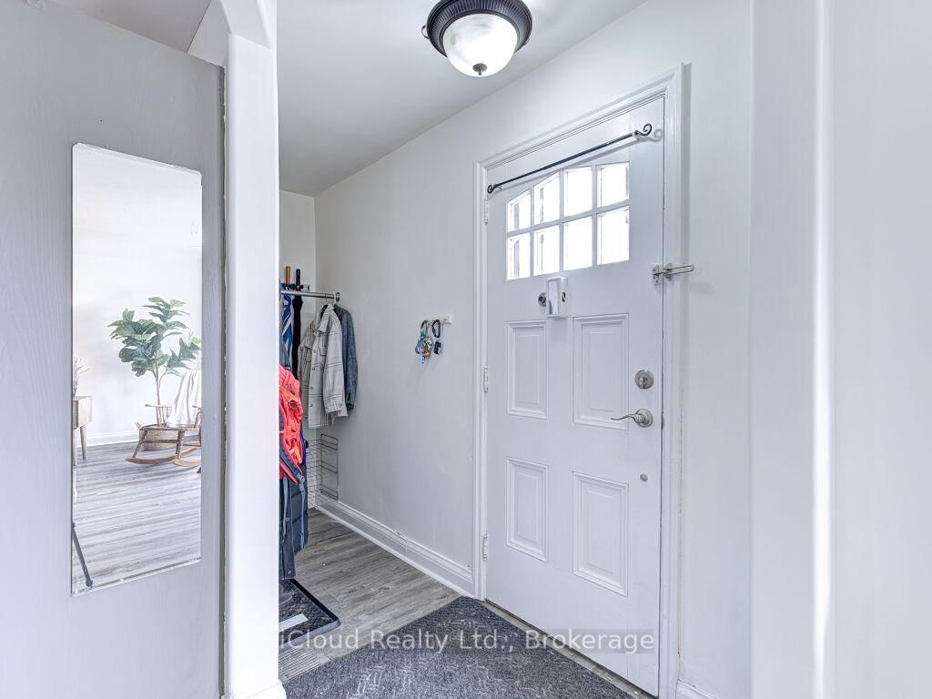 Detached House for sale at 458 Upper Wellington Street, Hamilton, Ontario, L9A 3P4 - Centremount - MLS: X12970588