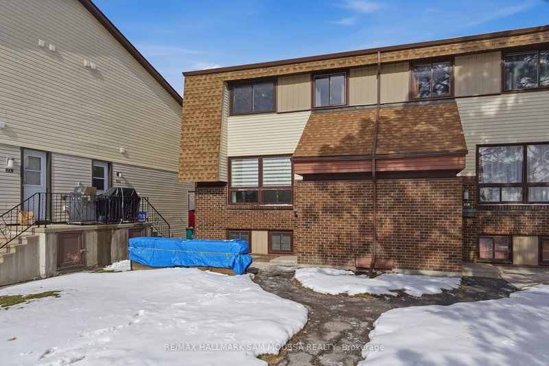B - 25 Woodvale Green, Ottawa, K2G 4H3 | Image 3