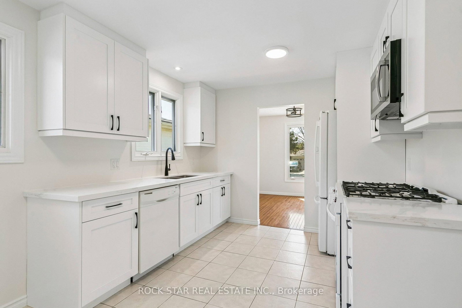 Detached House for sale at 32 Lynwood Drive, Hamilton, Ontario, L8E 3E9 - Stoney Creek - MLS: X12970668