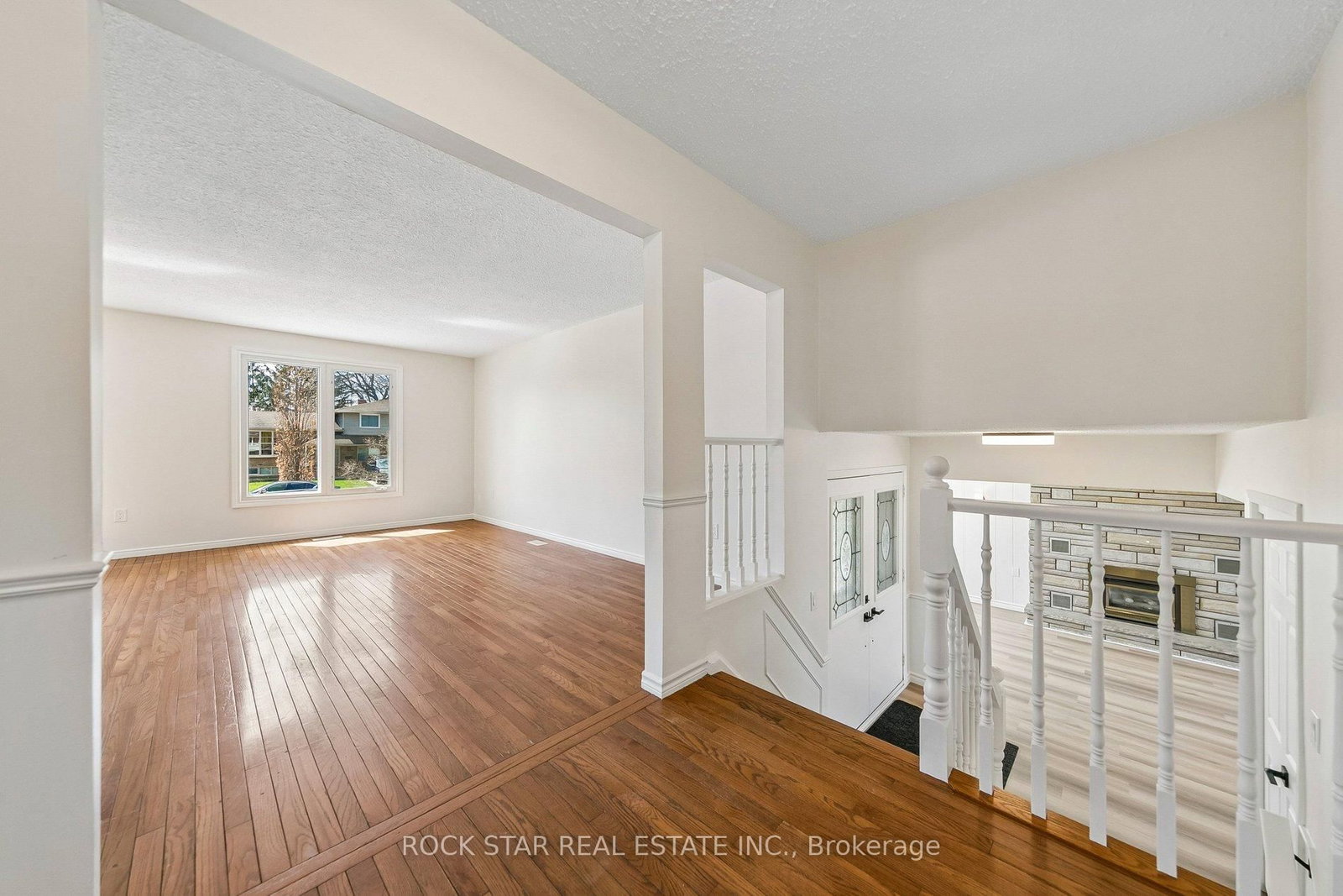 Detached House for sale at 32 Lynwood Drive, Hamilton, Ontario, L8E 3E9 - Stoney Creek - MLS: X12970668