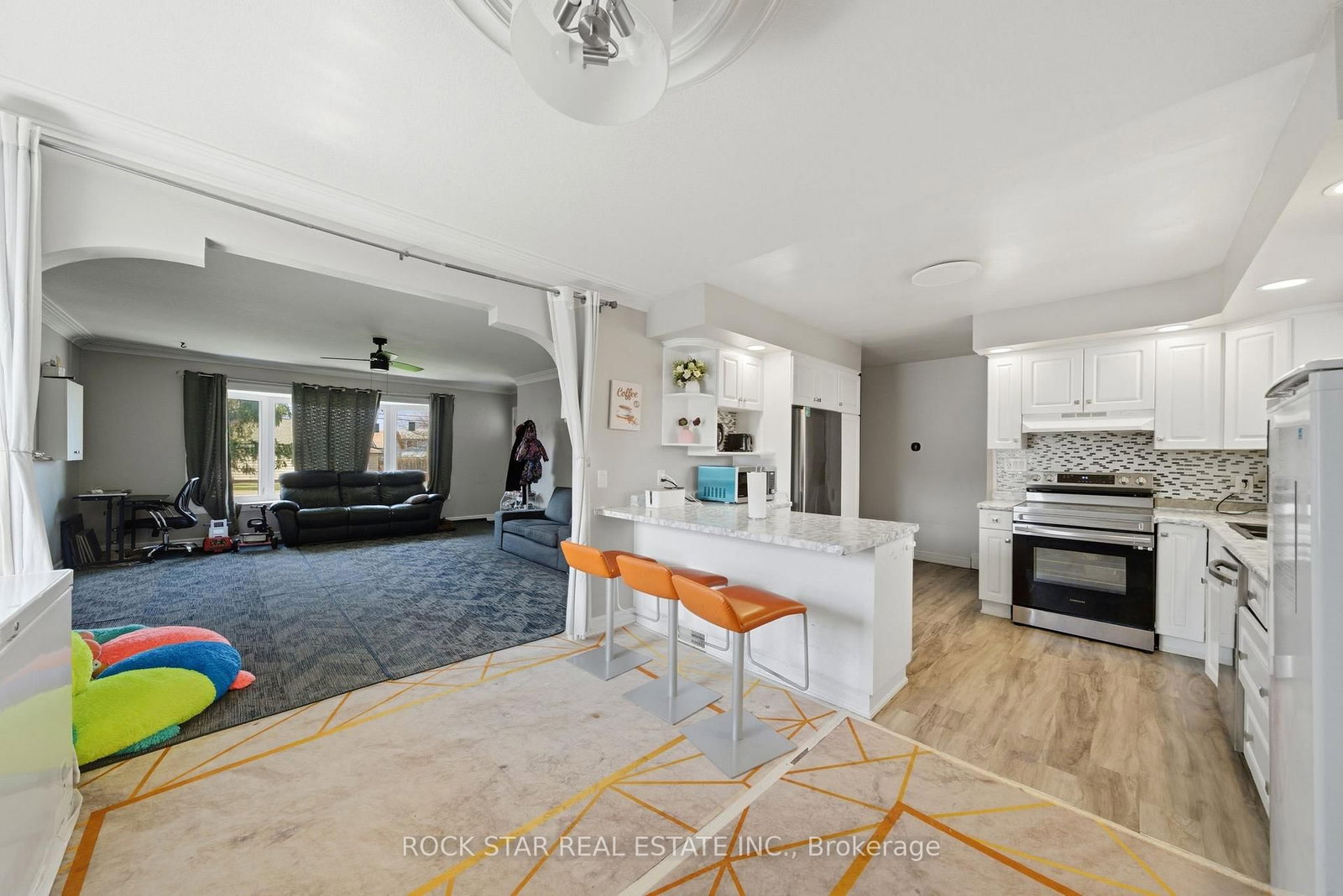 Listing Image 7